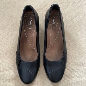 Clarks artisan pumps